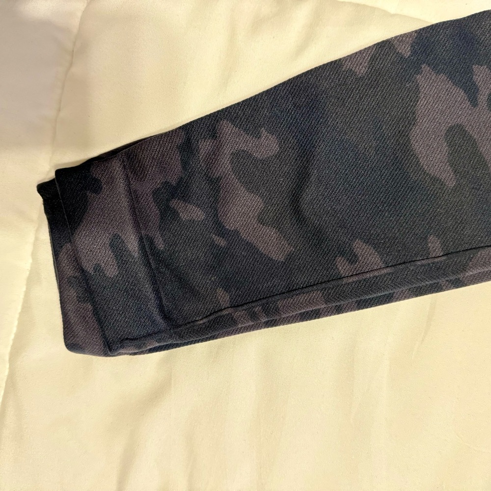 Spanx Look At Me Now High Rise Leggings in camo green - Picture 4 of 6